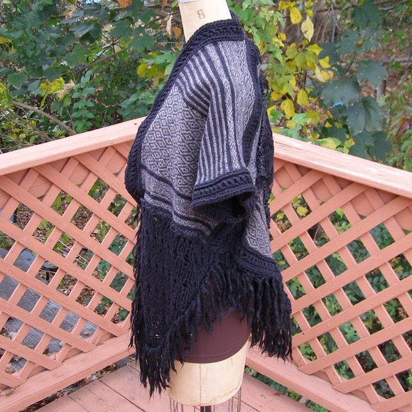 Fabulous ANGEL OF THE NORTH sweater Poncho OS - Picture 7 of 12